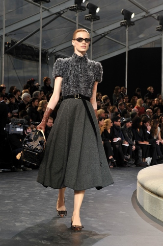 Illustration for article titled Attack Of The Supermodels Continues At Louis Vuitton